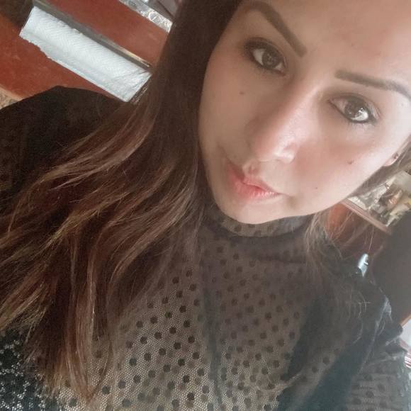 Profile Picture of Veronica Guzman (@vero_guzman10) on Poshmark