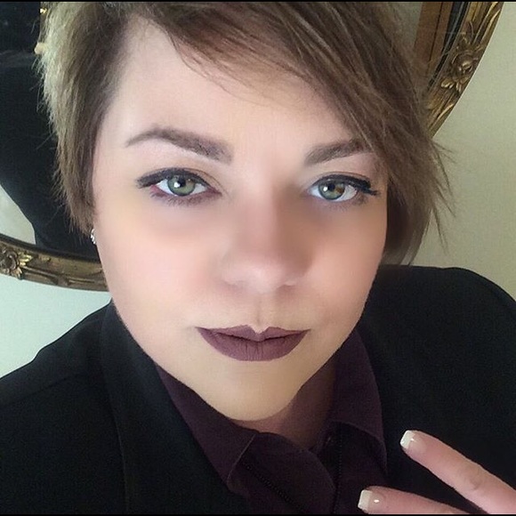 Profile Picture of Lynda Brabander (@torysaber) on Poshmark
