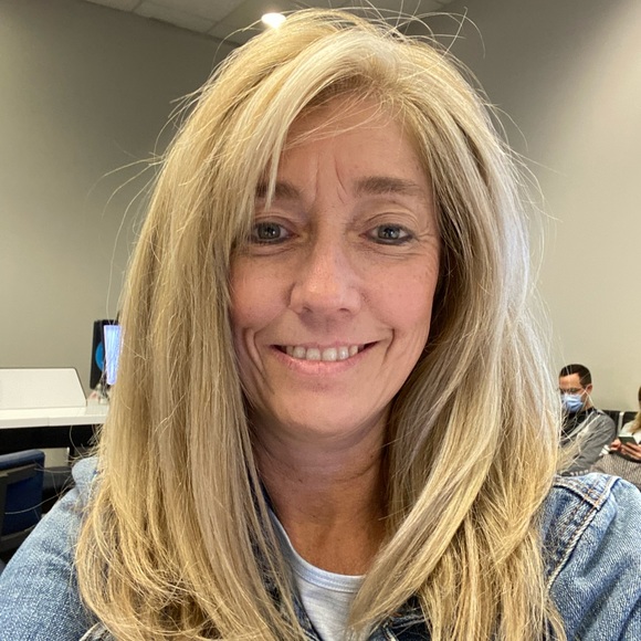 Profile Picture of Pamela Morrison (@ashblk2) on Poshmark