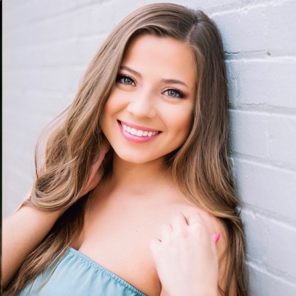 Gianella Pallotti - Poshmark Profile Picture of Gianella Pallotti (@gianellapall) on Poshmark