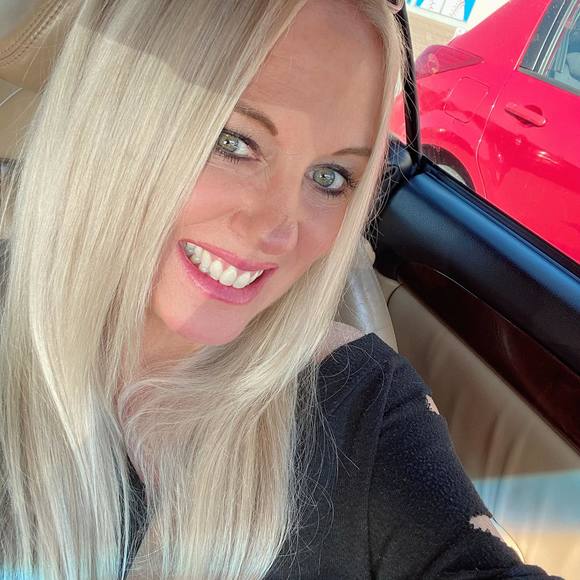 Profile Picture of Christine Hammons (@christineham502) on Poshmark