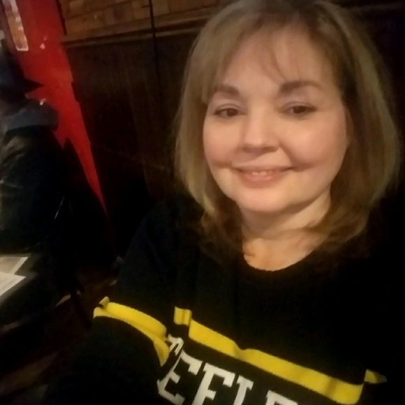 Profile Picture of Shirley Colegrove (@colegrove86) on Poshmark