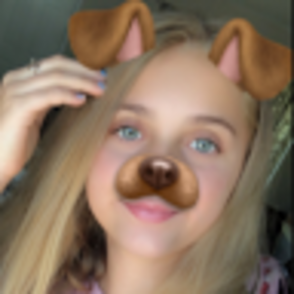 Profile Picture of Carlynn Gilbert (@gilbertcarlynn) on Poshmark