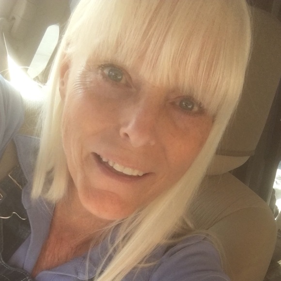 Profile Picture of Patricia Malouf (@vannasmoma) on Poshmark