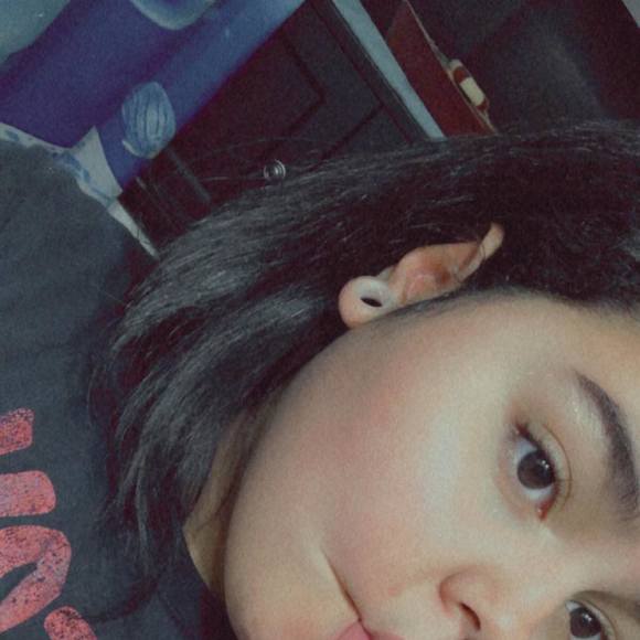 Profile Picture of Emmy Gonzalez (@emmygonzalez197) on Poshmark