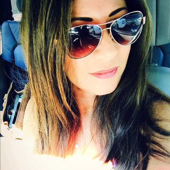 Profile Picture of Jen Ainbinder (@jain3k) on Poshmark