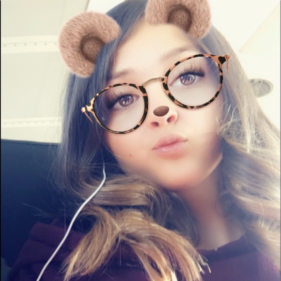 Profile Picture of Karli Amatore (@k_tore_) on Poshmark