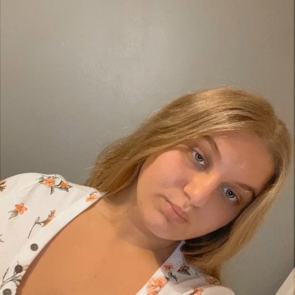 Profile Picture of Brianna Stickles (@briannastickles) on Poshmark