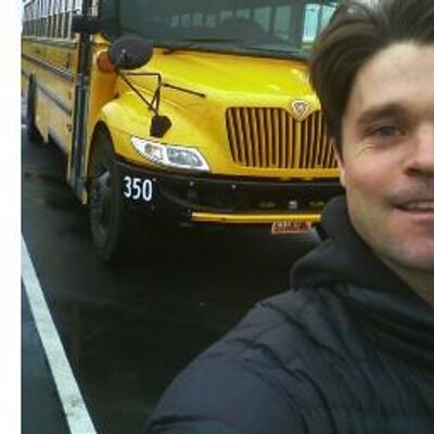 Profile Picture of AKA The Bus Driver (@pleuneR) on Twitter