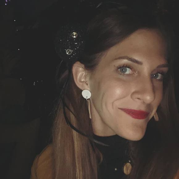 Profile Picture of Anna Rainbolt (@annarainbolt) on Poshmark