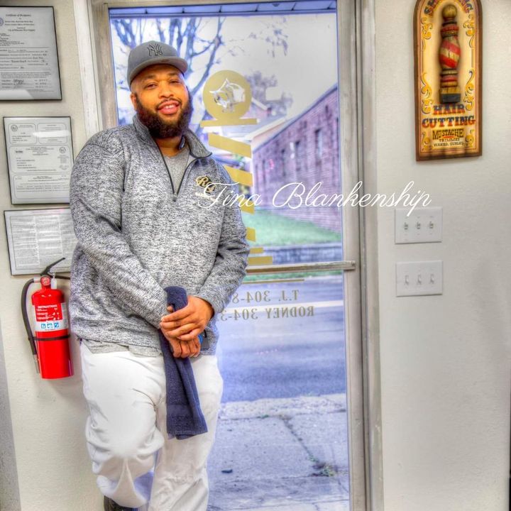 Profile Picture of travis francisco (@sweatsthebarber) on Tiktok