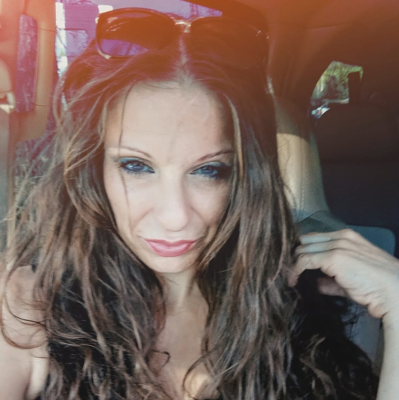 Profile Picture of Oo joeann Fite (@ofite) on Poshmark