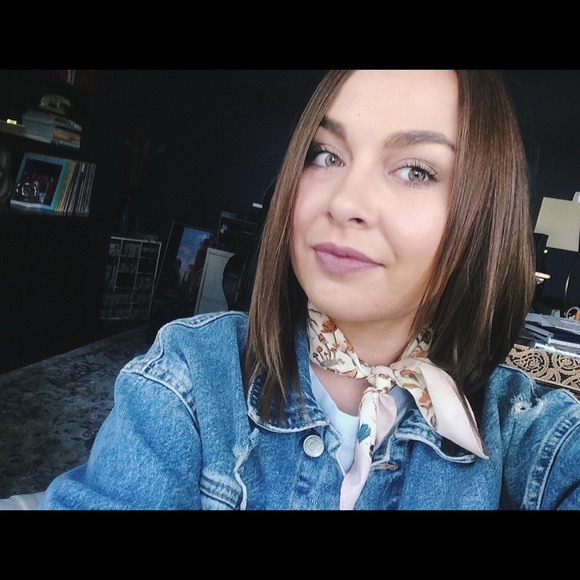 Profile Picture of ! aaaa samantha Droogan (@samanthadroogan) on Poshmark