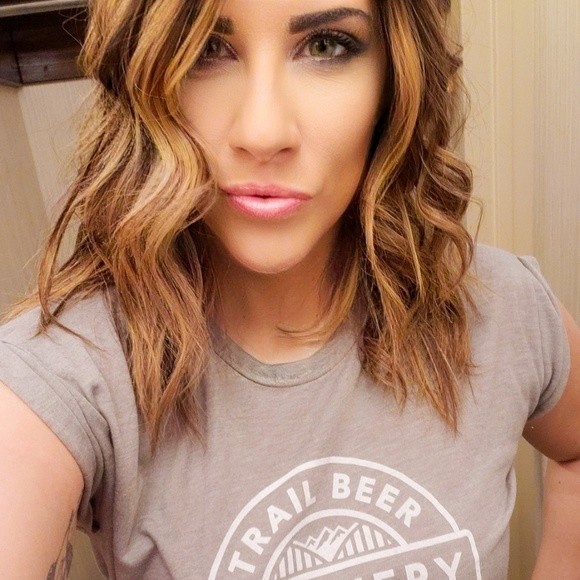 Profile Picture of Amanda Shay (@amandashay82) on Poshmark