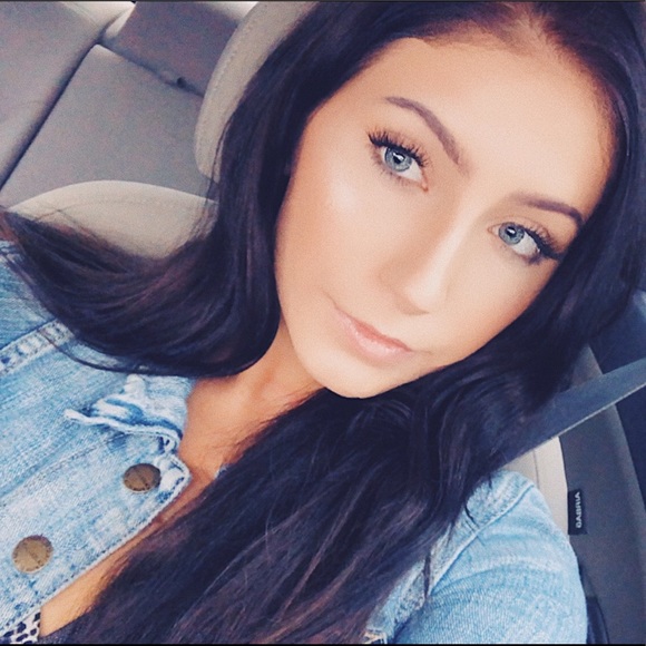 Cara Demichael - Poshmark Profile Picture of Cara Demichael (@carademichael) on Poshmark