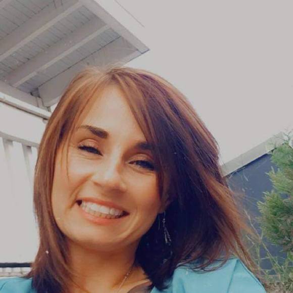 Profile Picture of Renee Conley (@conleyrenee) on Poshmark