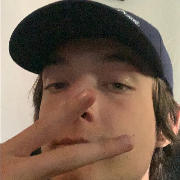 Profile Picture of Bradly Simons (@motme_i) on Poshmark