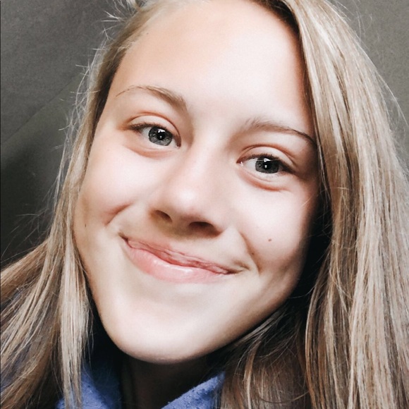 Profile Picture of Jessica Riedemann (@jriedemann30) on Poshmark