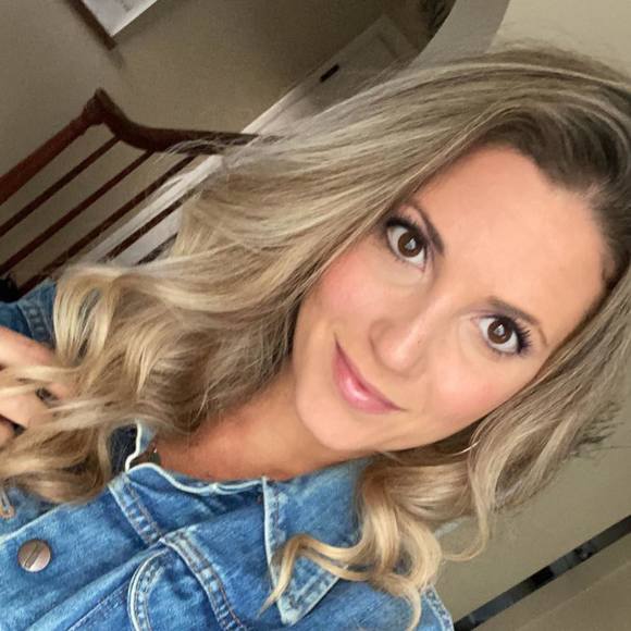 Profile Picture of Mariah Strobele (@tuc48996) on Poshmark