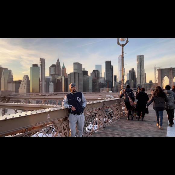 Profile Picture of L david Pel&aacute;ez (@lesdavpelaez) on Poshmark