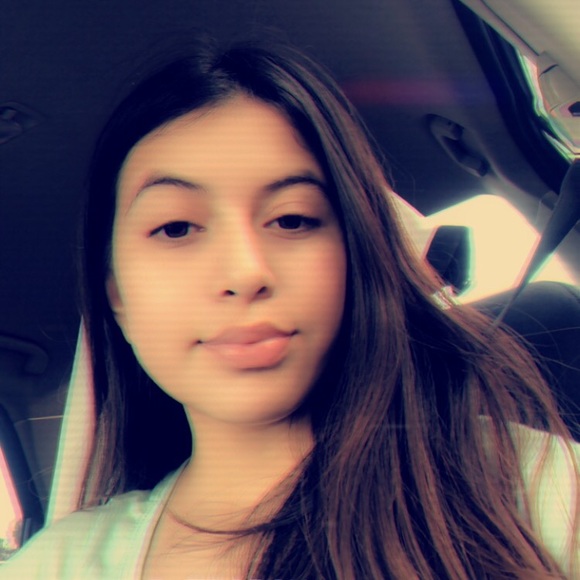 Profile Picture of Iris Cortes (@iriscortes302) on Poshmark