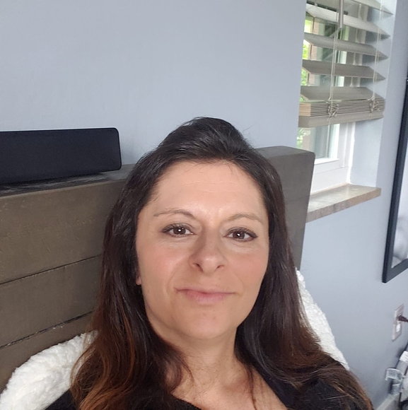 Profile Picture of Julie Schindhelm (@jschindy) on Poshmark