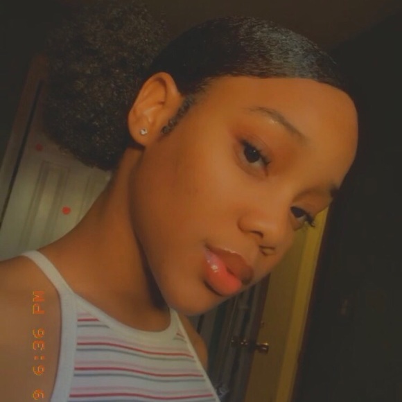 Profile Picture of Brianna Evanson (@brvx0_) on Poshmark