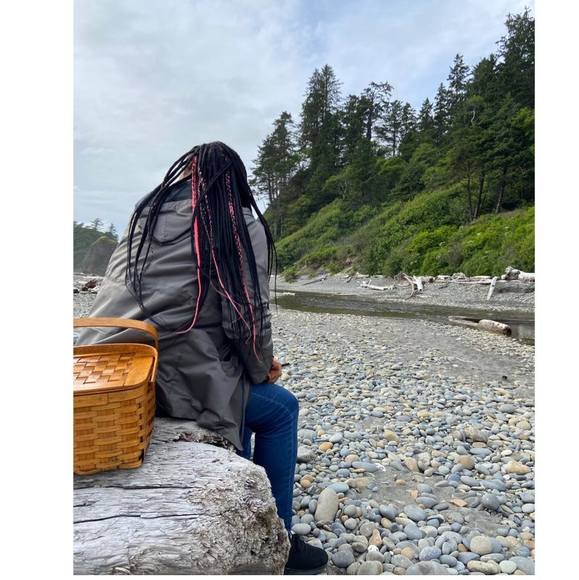 Profile Picture of Nessa Chaffer (@nessachaffer) on Poshmark