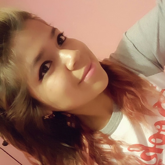 Profile Picture of Laura Menendez (@lauramenendez60) on Poshmark