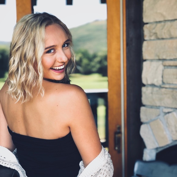 Profile Picture of Megan Kuiphoff (@mkuiphoff) on Poshmark