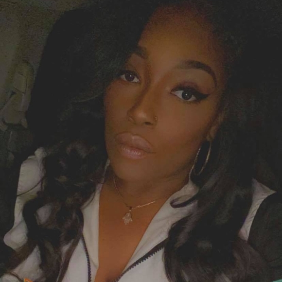 Profile Picture of Tee Vasser (@tah05) on Poshmark