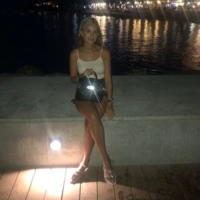 Profile Picture of Chantel Lowe (@chantell0we) on Twitter