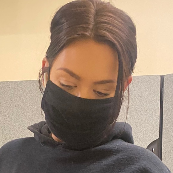 Profile Picture of Ashley Misakian (@misakiana) on Poshmark