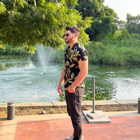 Profile Picture of Hashim Malik (@hashimmalik13) on Poshmark