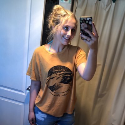 Profile Picture of Carly Lam  ☀️ 🌚 💫 (@CarlyCakes17) on Twitter