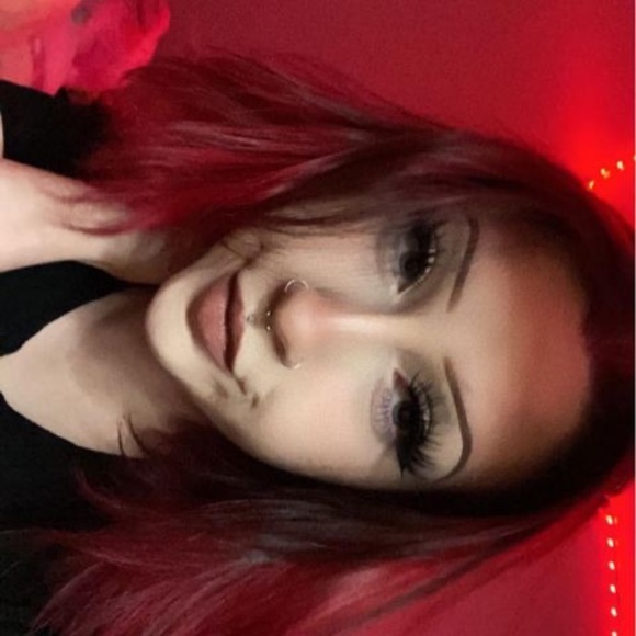 Profile Picture of Kimmy Middaugh (@kimmycools) on Poshmark
