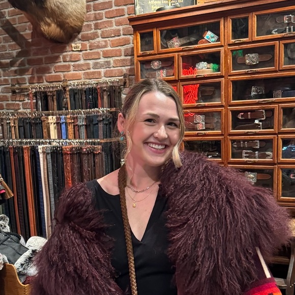 Profile Picture of Hayley Grelson (@hayleyfaye) on Poshmark