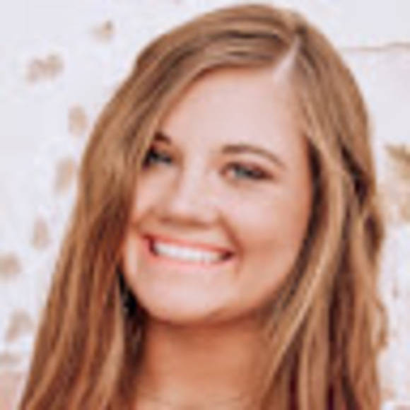 Profile Picture of Caitlin Pertile (@pertilecaitlin) on Poshmark