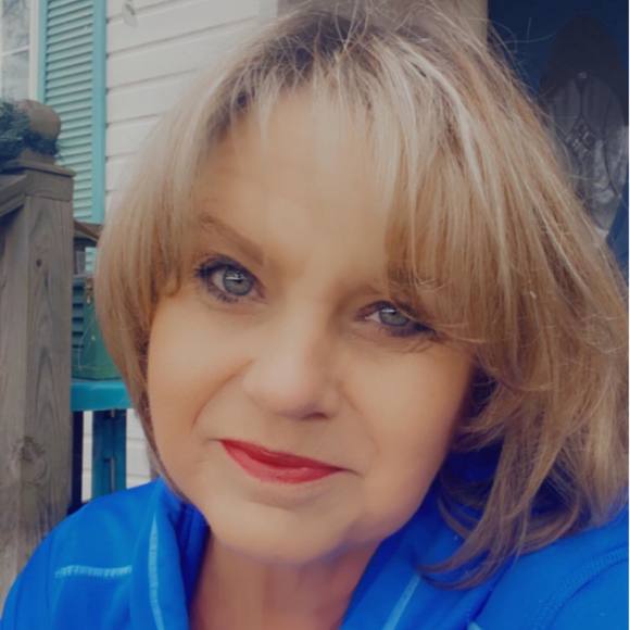 Profile Picture of Melissa Edwards (@memorymom35) on Poshmark