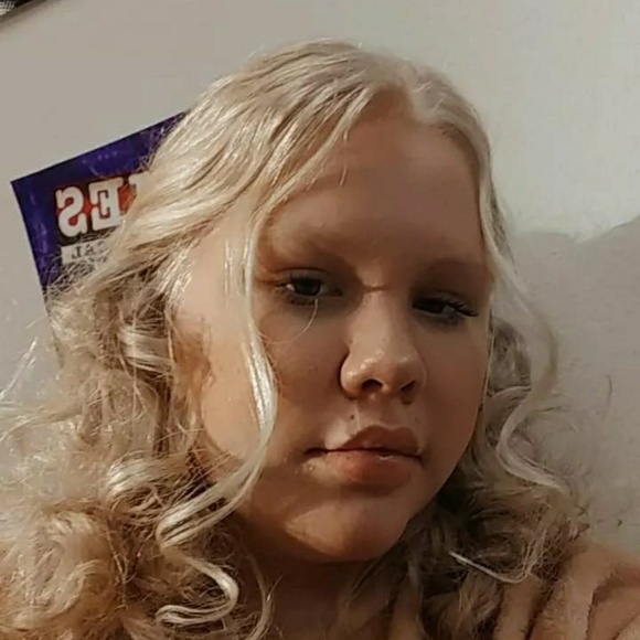 Profile Picture of Bethany Priestly (@bethanypriestly) on Poshmark