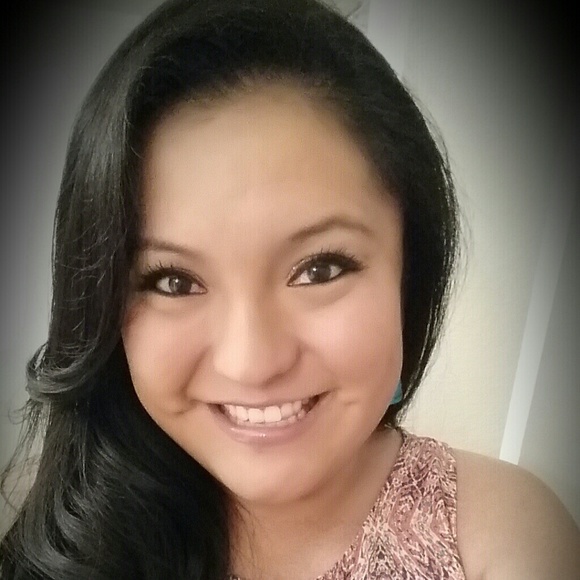 Profile Picture of Apache Colelay (@missapache) on Poshmark