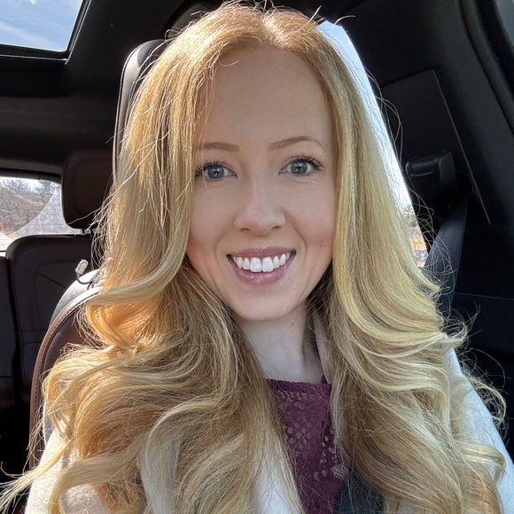 Profile Picture of Amanda Eachus (@a_eachus) on Poshmark