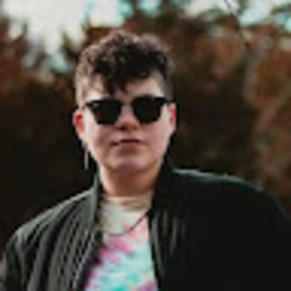 Profile Picture of Taylor Duino (@taylorduino) on Poshmark