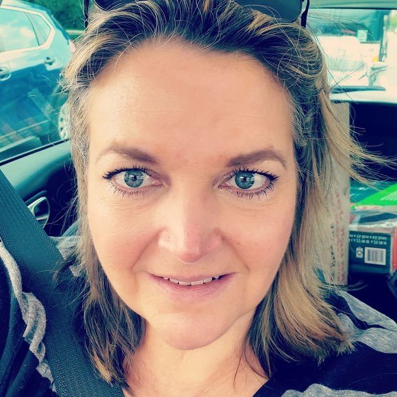 Profile Picture of Annette Dibernardino (@annettedib) on Poshmark