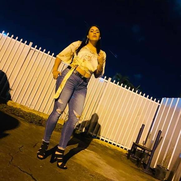 Profile Picture of Arielka Zeledon (@arielkazeledon) on Poshmark