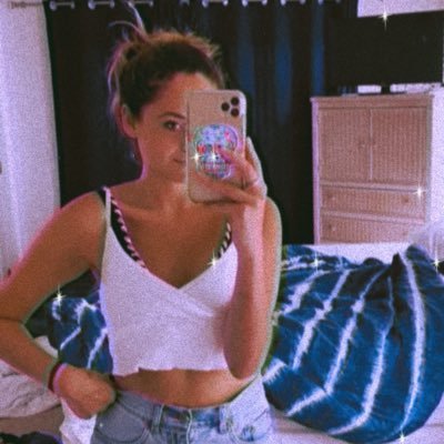 Profile Picture of Bailey Mackenzie (@bailey_may97) on Twitter