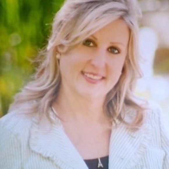 Kathy Golbienko - Poshmark Profile Picture of Kathy Golbienko (@golbienko1) on Poshmark