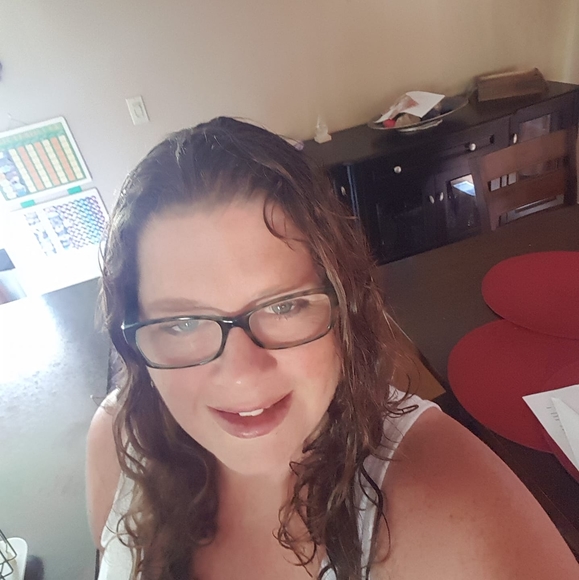 Profile Picture of Jen Luckhardt (@jdluck) on Poshmark