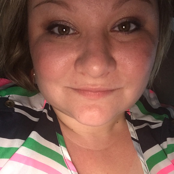 Profile Picture of Kelli Reichert (@kreichert89) on Poshmark