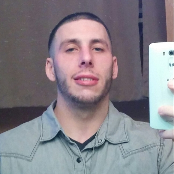 Profile Picture of Derek Rhoades (@derekrhoades) on Poshmark